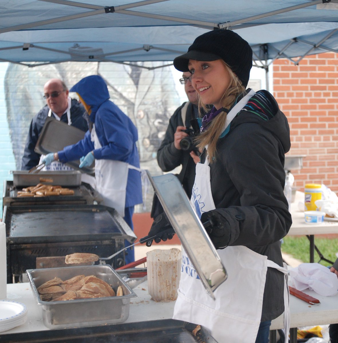Amber_Marshall's tweet photo. Flipping flapjacks in #HighRiverAB during #CWAC2015. #TeamAM https://t.co/dVl97FkgY5