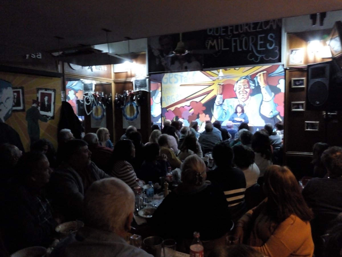 adrianstopOK's tweet photo. Ahora en @LoDeNestorBar, la gran @bibihumor en una noche de risas, catarsis y festejos. Tan lleno que agregamos función el domingo que viene. Y ya pasamos el 50%! Metele. No te quedes afuera. Hay que seguir juntos hasta octubre. Los esperamos! https://t.co/wAhzosXNoe
