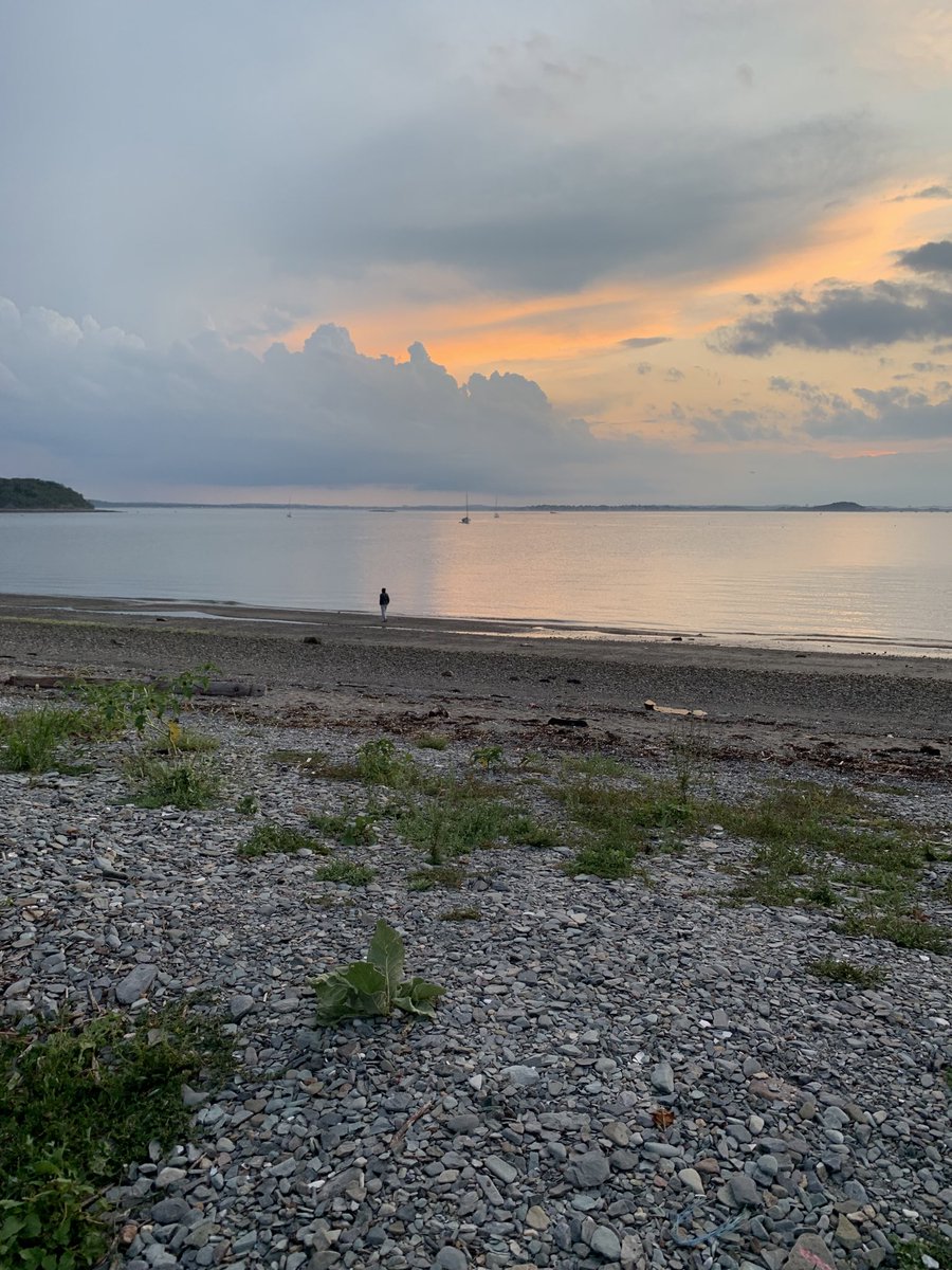 colepomroy's tweet photo. @LovellsRanger @ericfisher @ferryfaerie @BostonHarborNow Live from Peddocks. What a beautiful night @ #peddocks and #lovells. #dogdaysofAugust https://t.co/rGwWpDjiwL