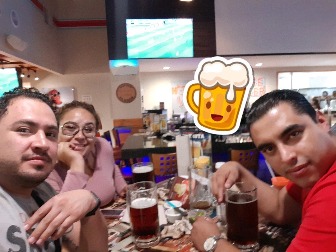 Rodolfo1310's tweet photo. Padeciendola!!!! (@ Hooters in Mexico City, CDMX) https://t.co/8WXRnMC8p8 https://t.co/DeEmcyLoE5