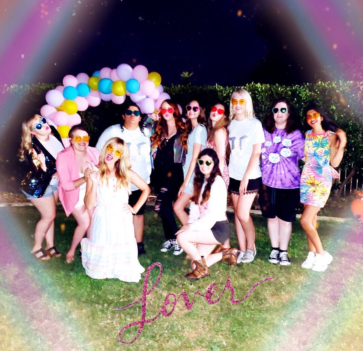babyjustsayjess's tweet photo. I LπVE(R) YOU!!!
Thanks for celebrating me and @13jordanmack!!!
πππ
#BenjaminsButtons #PreOrderLover #LoverIn5Days @taylorswift13 @taylornation13 https://t.co/LKqcALLow6
