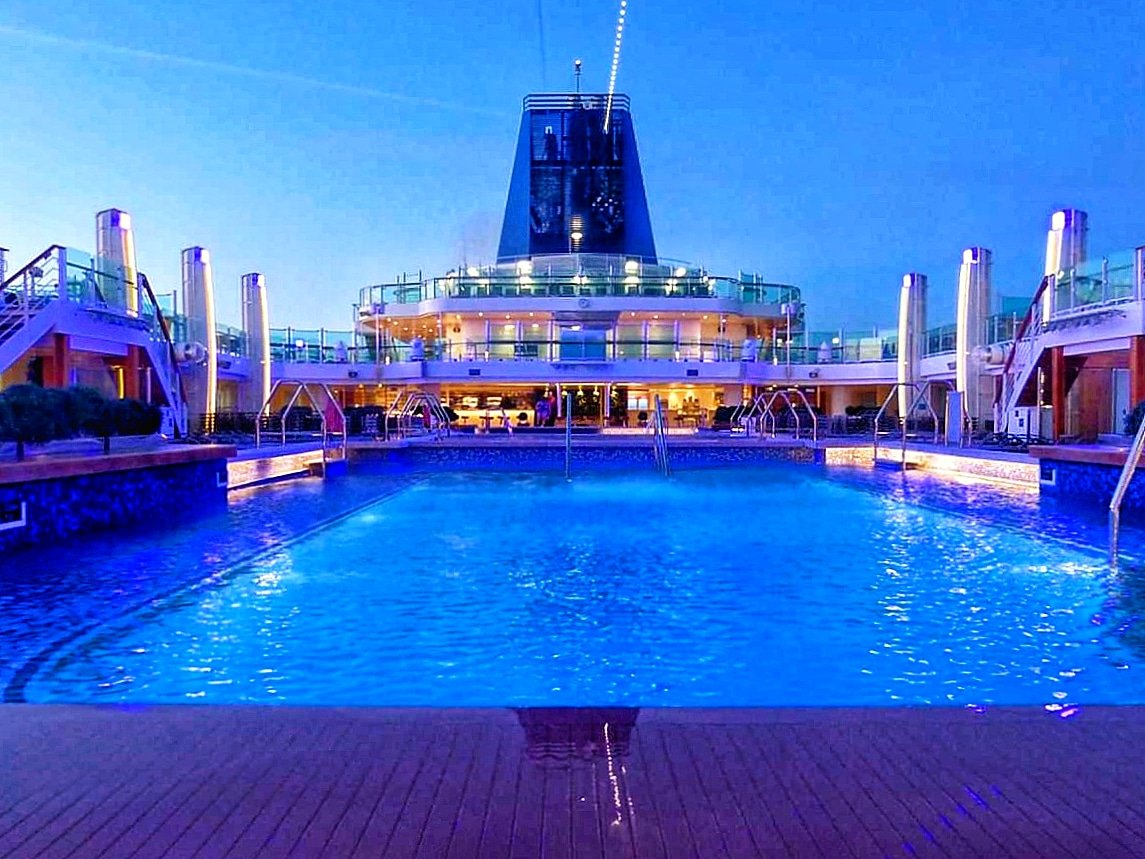 nauticallyspeak's tweet photo. Fancy a dip in the Lido Pool on @pandocruises #Britannia? Doesn't it look inviting?
🇬🇧🇬🇧🇬🇧🇬🇧🇬🇧🇬🇧🇬🇧🇬🇧🇬🇧🇬🇧🇬🇧🇬🇧🇬🇧🇬🇧
#pandocruises #britannia #thisisthelife #lidopool #dusk #ondeck #funnel #cruiseshiplife #cruising #cruisemarsh https://t.co/NKtSVUchAB