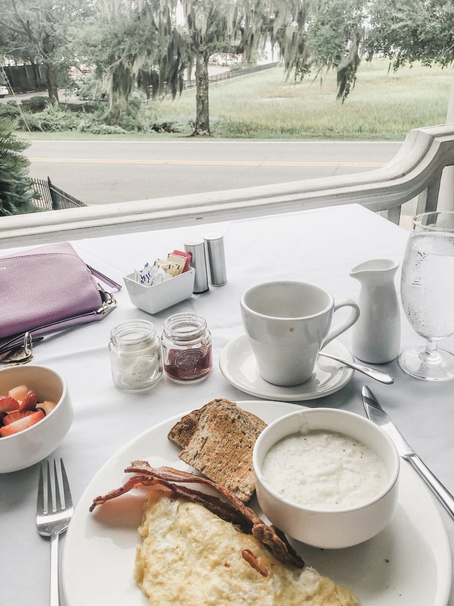 ANChums's tweet photo. Table for One https://t.co/mqP1ZLLBbV https://t.co/xlAiCHXDEr