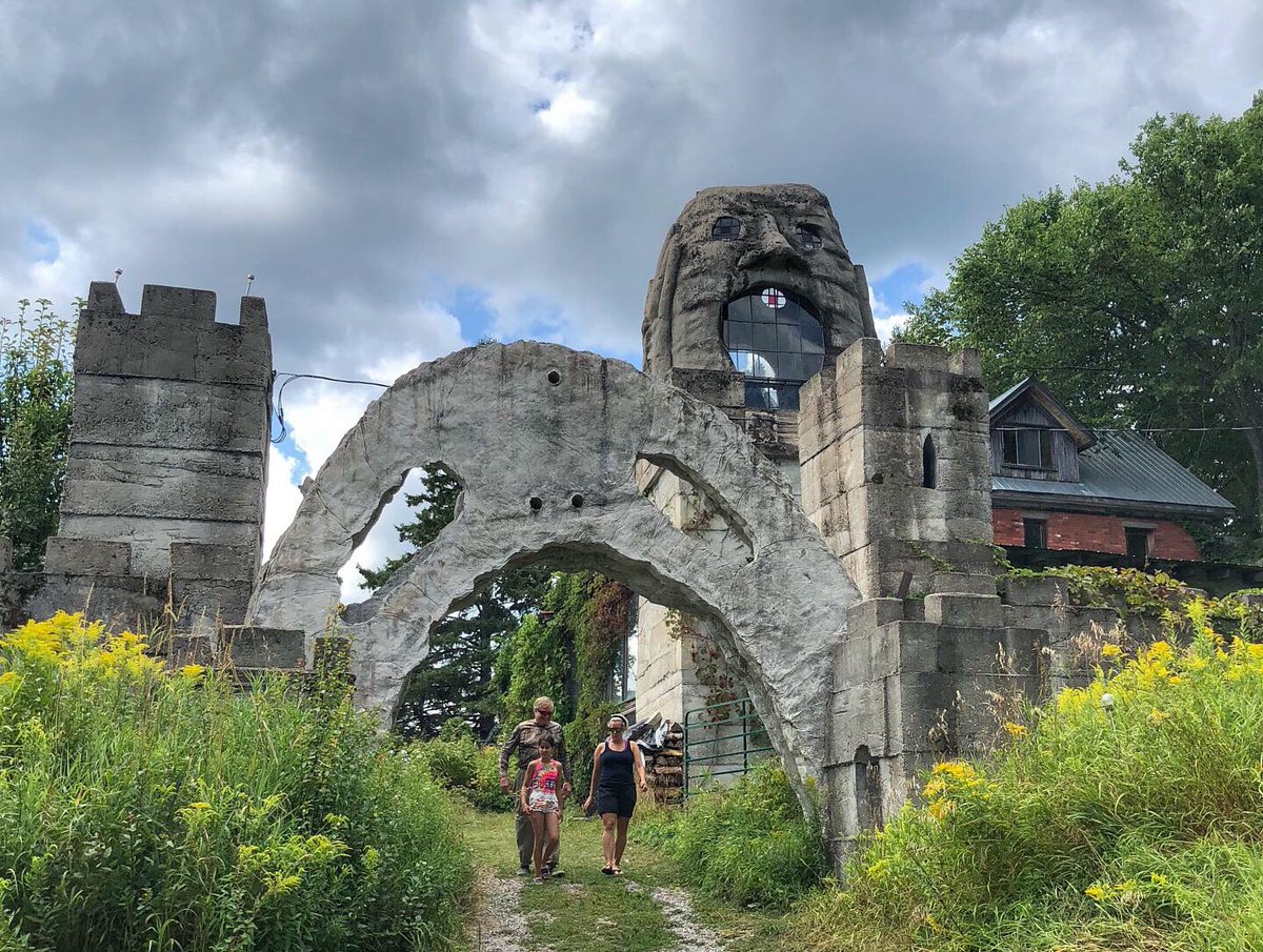 madmal99's tweet photo. Concrete monsters #Midlothian #MidlothianCastle #MidlothianRidge #ScreamingMan #cottagelife #summertime https://t.co/YvHmR6LYvx