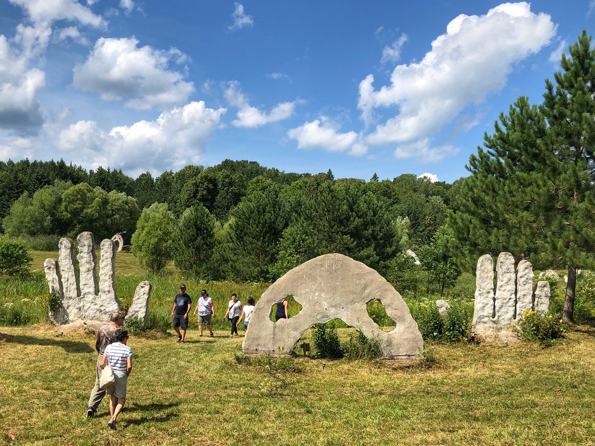 madmal99's tweet photo. Concrete monsters #Midlothian #MidlothianCastle #MidlothianRidge #ScreamingMan #cottagelife #summertime https://t.co/YvHmR6LYvx