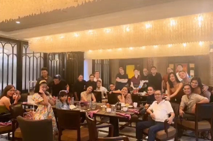 team_jandykimxi's tweet photo. Aug 18 • KimXi ❤ with Chiu fam and friends | Lakam's birthday celebration (chinitaprincess) https://t.co/Pi1z7lJN27