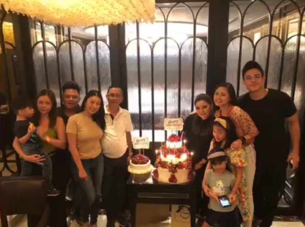 team_jandykimxi's tweet photo. Aug 18 • KimXi ❤ with Chiu fam and friends | Lakam's birthday celebration (chinitaprincess) https://t.co/Pi1z7lJN27