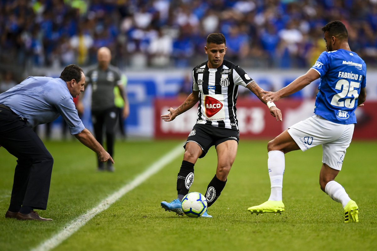 Estrelados5's tweet photo. O ALUNO DEU AULA NO PROFESSOR !!!

Participativo, motivador, inquieto, ligado no jogo os 90 minutos e se deixar entra campo também.

Esse é o estilo Rogério Ceni. Parabéns pela grande estreia https://t.co/GQ12ZkqDdN