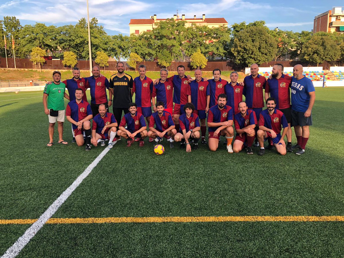 Karolinu07's tweet photo. Gran partit al municipal de la @pbcastellbisbal https://t.co/2HEbbEid5D