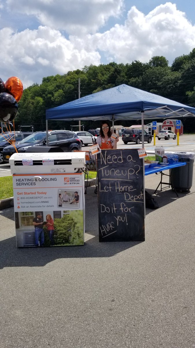 Gina_A_G's tweet photo. Specialty Sup @AmyHD6173 serving Hotdogs and Drivjng HVAC leads #hvacsaturday #6173Rocks! https://t.co/ORHNUxlgeH