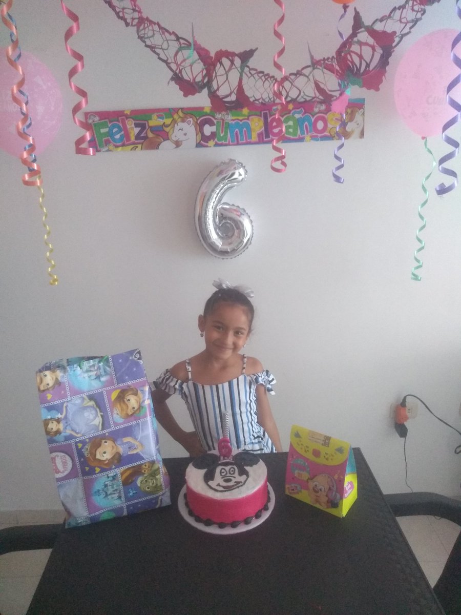 loreu25's tweet photo. Hoy cumple la niña de mis ojos, mi primer amor y quién me enseñó lo más maravilloso del mundo, por ti me volví más fuerte persistente y más decidida tú me enseñaste que todo lo puedo si estás en mi vida,  gracias por permitirme ser tu mamita y vivir estos 6 años tan maravilloso https://t.co/Noy7RzUDba