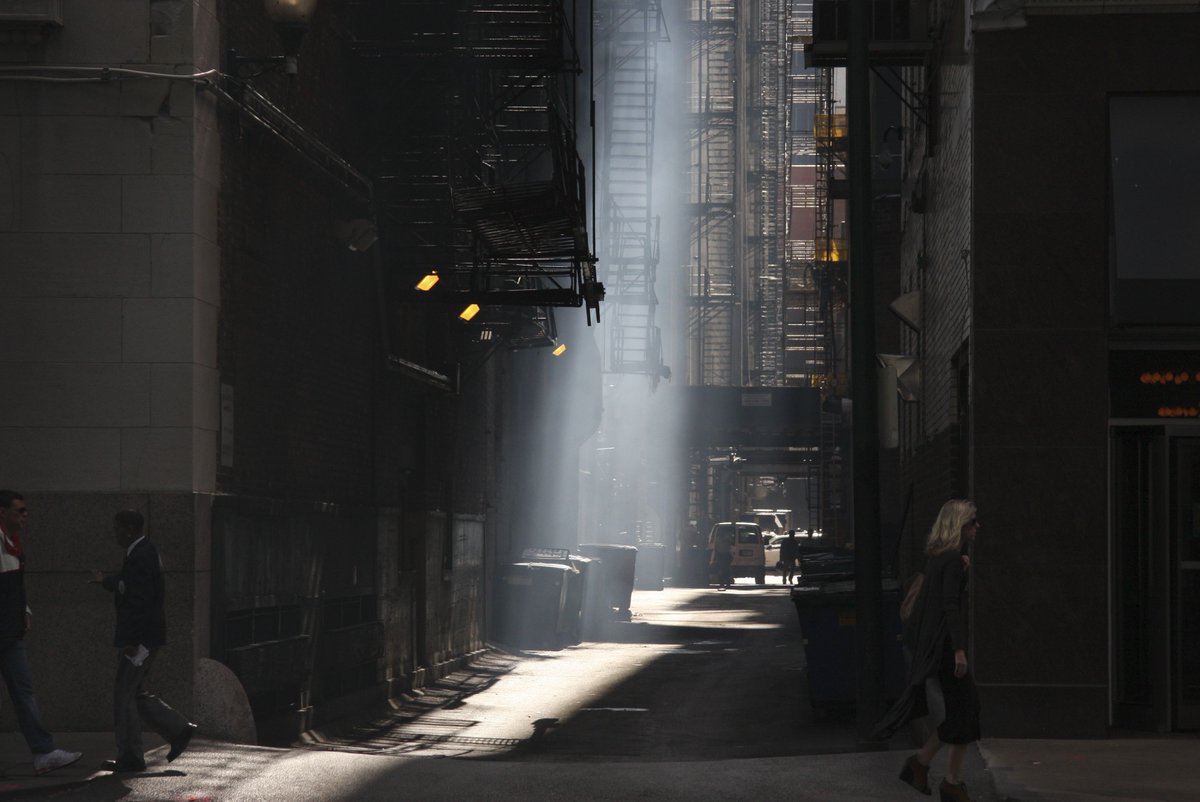 @SirWilliamD Back alley in Chicago with smoke from an extractor
#galleryofthepeople #ShadowAndLight