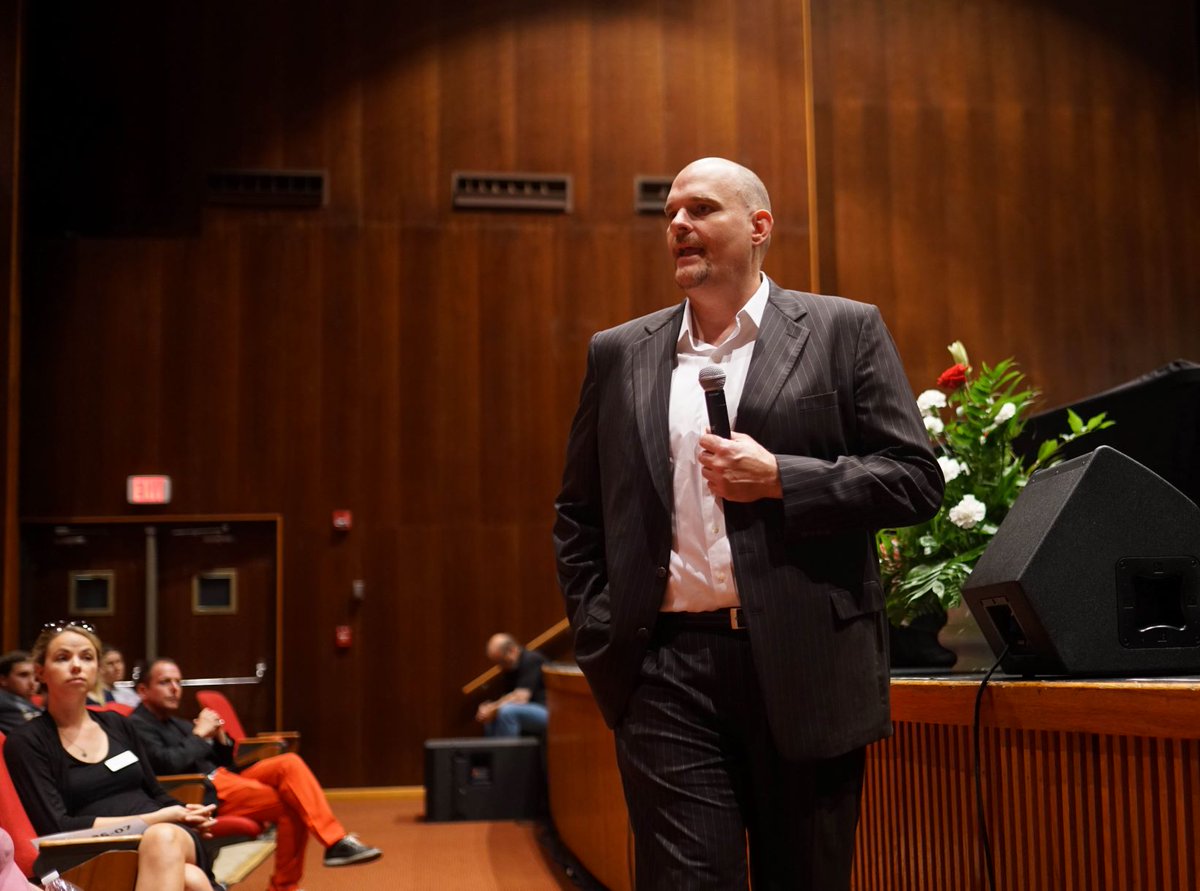 davisandelkins's tweet photo. Upper classmen checking in at The McDonnell Center, students meeting first year seminar professors,D&E Board of Trustees & alumnus, class of 93', Adam Ouellette speaking to first year students.
#DavisandElkins, #DEBound, #DEOrientation2019, #leadingtheway https://t.co/SNSahjRTq0