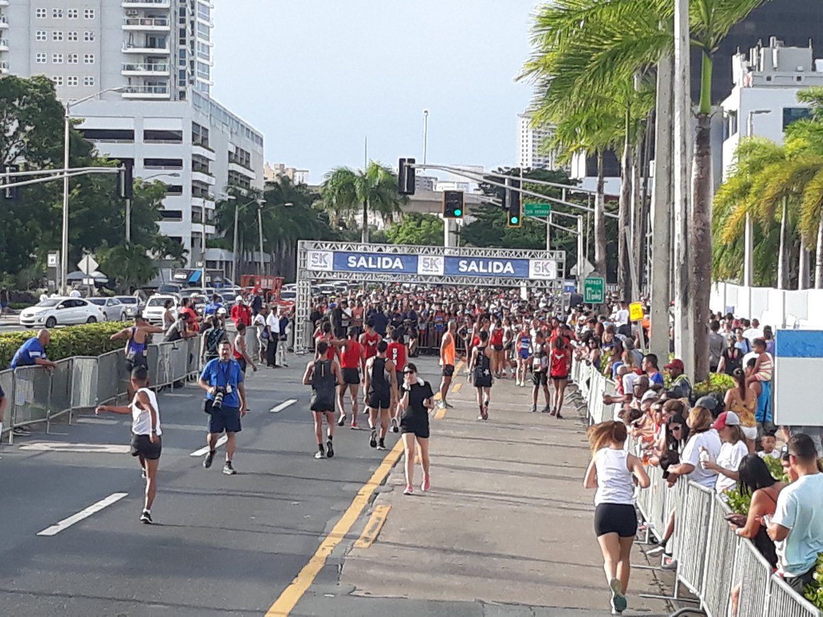 BPOPComm's tweet photo. Todo listo para la salida del #5KPopular desde Popular Centre
#15Aniversario
Incluye a Fernando Ojeda (campeón 2018), Luis Rivera (campeón 2017), Ricardo Estremera (atleta #Lima2019), Álvaro Abreu y a Alexander Torres, entre otros.
Hay bono de $5,000 si alguien hace 14:17. https://t.co/FEhYj0K8Th