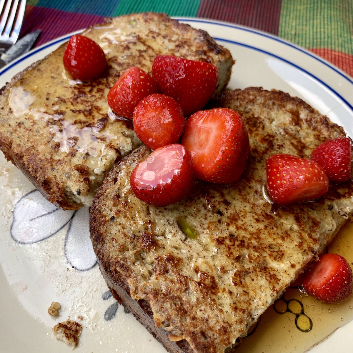 bernardreischl's tweet photo. Sunday comfort food. Home-baked nut bread further enhanced into a thick, rich French Toast topped with fresh Quebec strawberries and Quebec maple syrup. #sundaybrunch #frenchtoast #quebecmaplesyrup #quebecstrawberries #nutbread #homebakedbread https://t.co/uDB12NgISZ