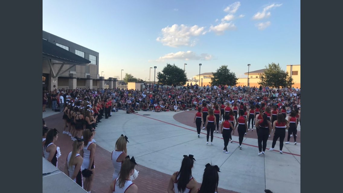Coach_Weaver_WC's tweet photo. Meet the Chargers 2019!  Another great year of MTC. Good luck to all of WC Athletics, band, cheer, dance, and all of the other groups that were loud and proud last night. https://t.co/i8yqOcKiku