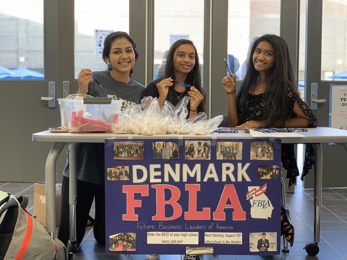 DenmarkFbla's tweet photo. Signed a lot of new members up during FBLA Rush week! https://t.co/7uDRO2oIZt