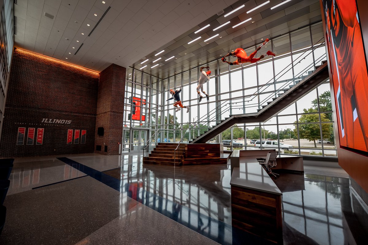IlliniFootball's tweet photo. We’re home.

#Illini 🔶🔷 https://t.co/LmLJ116jTe