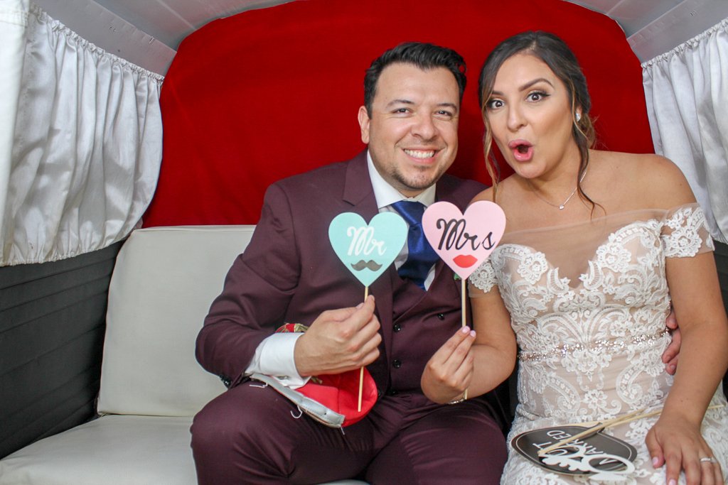 805CameraBus's tweet photo. Beautiful Sunday to celebrate Natali &amp; JC's 1 year anniversary🌸

#photoshop #weddingdecor #eventplanner #mirrorbooth #weddingphotobooth #photoboothvendor #brideandgroom https://t.co/hYGvdrOROh