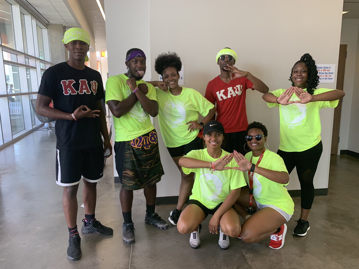 KappaMu_DST's tweet image. We had a blast helping #SHSU23 move in! We hope you all have an amazing freshman year!! #SHSUWELCOMEWEEK #service