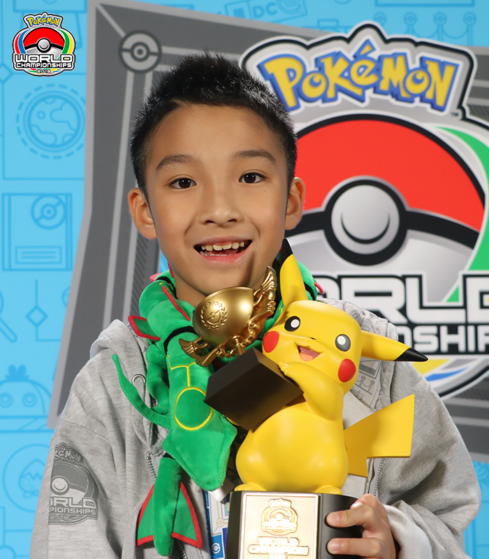 poke_times's tweet photo. #ポケモンWCS2019
ゲーム部門
ジュニアディビジョン 優勝
台湾代表
Pi Wu 選手

レックウザと共に勝ち取ったこの一戦🏆
ゲーム部門での台湾代表選手の優勝は史上初です❗ https://t.co/3dn8LySlbg