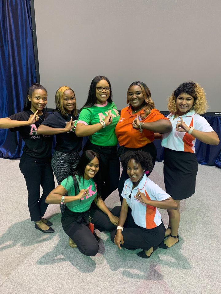 ThetaEpAKAs's tweet photo. Exquisite Theta Epsilon members helped welcome Bearkats today at the #SHSUConvocation 🧡💙🧡💙 #sensationalsoutcentral 💚💕 https://t.co/QMED18rS2h