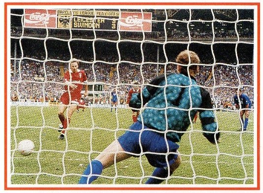 AndrewWilliamB9's tweet photo. #weareswindon #stfc #retrored โฝ๏ธ https://t.co/AdytWBPCYL