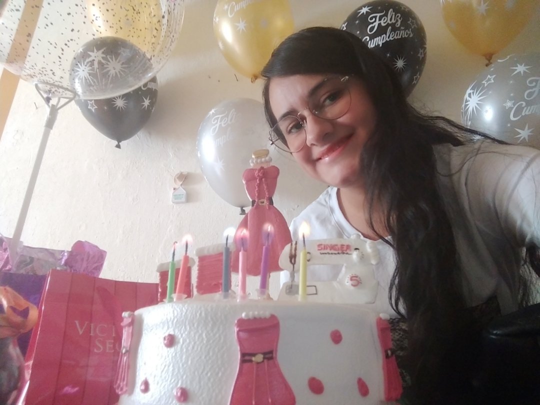 angelilopez7's tweet photo. #velas #cumpleaños #Feliz #DiseñadoraModa https://t.co/5LUGMdJUEF