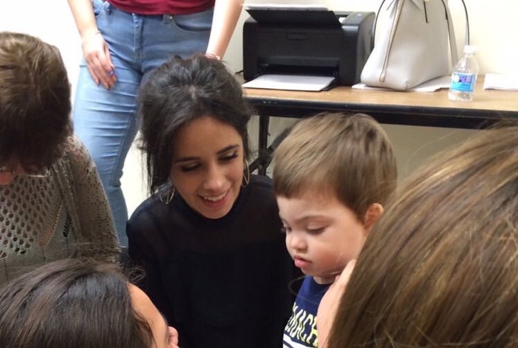 Camila visited a children’s hospital and distributed gifts to them.