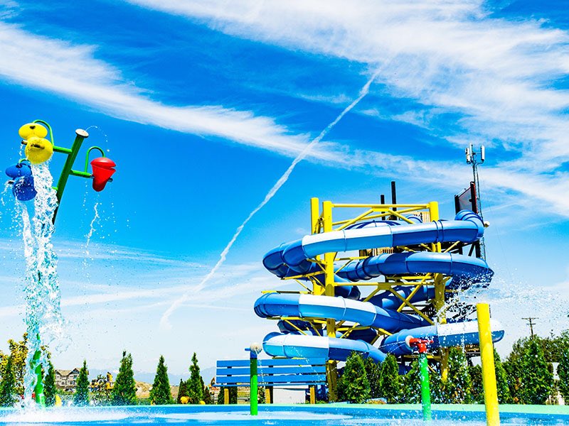 BigsplashPark's tweet photo. Twilight Slide Rate $18+Tax is about to begin!  Make it 4pm-7pm for a sensational fun-filled evening and be sure to try some of Johnny’s famous pizzas and BV’s Sports Bar &amp; Grill Sunday Features!   Just 25 mins. from #Vancouver and the ☀️ is out!
#waterslides https://t.co/YNOIiV1LaW