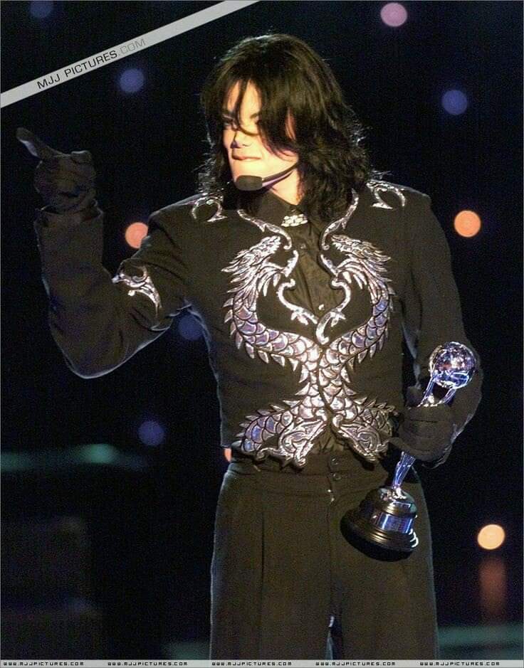 MJJPcomOfficial's tweet photo. Michael Jackson 💜 https://t.co/Lh9rdvZRGi