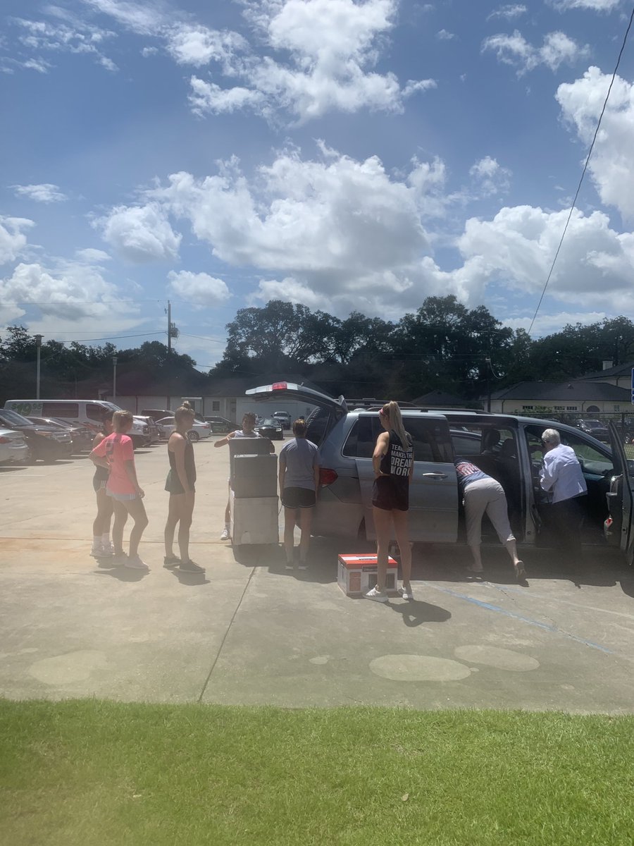 LionUpSoccer's tweet photo. It was #moveinmania at SLU today! We went out to help our fellow lions! #focUSed #LionUp https://t.co/7xBPelFo0q