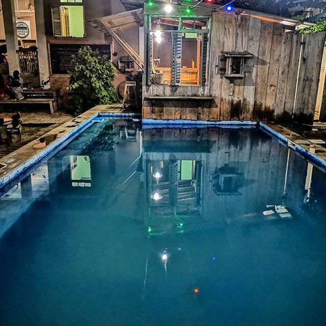 sinsistema_'s tweet photo. Relax
.
@somewherenicegh #hostel #Accra #Ghana #África #traveling #travel #viajes #night #pool #chill #rutavd #rutavyd https://t.co/uvCZrHNUcy
