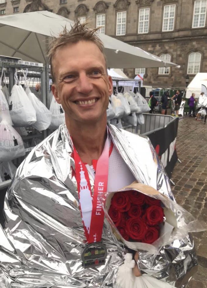 AliceAnderss's tweet photo. Tänkte ta och skryta lite om min farsgubbe som för andra gången genomförde en Ironman och förbättrade sin tid med 2,5 timmar!

Han simmade 3,8 km, cyklade 18 mil och avslutade med att springa ett maraton. Allt detta på 11 timmar!
Är så impad av dig! 💪🏻🖤 https://t.co/KwNb3dKRmZ
