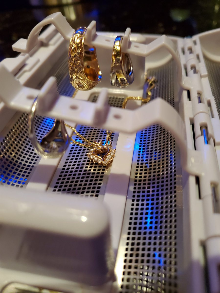 AquaSonicWave's tweet photo. Cleaning your fine jewelry has never been easier with the Aquasonic Wave https://t.co/3v6iZsY7DG #aquasonicsunday #aquasonicwave #finejewelry #cleanyourjewelry #dishwasher #dishwashersafe #cleanyourjewelry #cleaning #bacteria #stayhealthy #health https://t.co/PyNhW4iNvZ