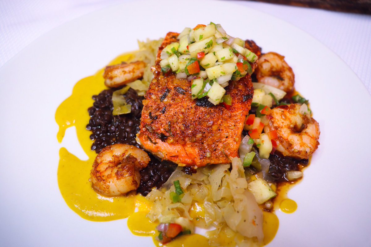 CAboveandbeyond's tweet photo. 📍Practicing at home 👨🏾‍🍳 but this could be your kitchen 😋 #chefmarcus #AboveAndBeyond #Atlanta #personalchef #privatechef https://t.co/QqfEMxAxjH