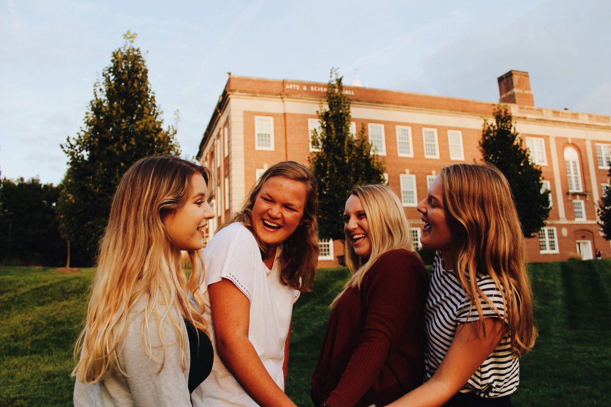 UNO Panhellenic tweet media