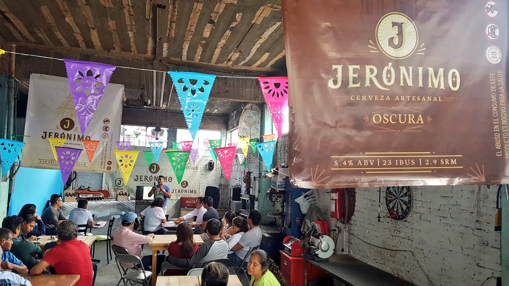 MigueCholula's tweet photo. Estamos realizando la presentación oficial de la Cerveza Artesanal #Jerónimo.
¡La bebida de los #Calerenses! https://t.co/65gvzcmfmF