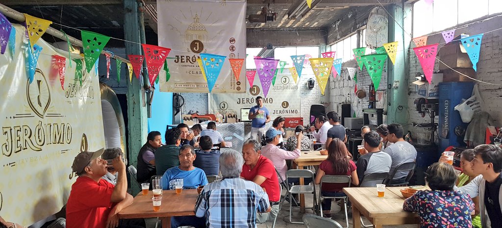 MigueCholula's tweet photo. Estamos realizando la presentación oficial de la Cerveza Artesanal #Jerónimo.
¡La bebida de los #Calerenses! https://t.co/65gvzcmfmF