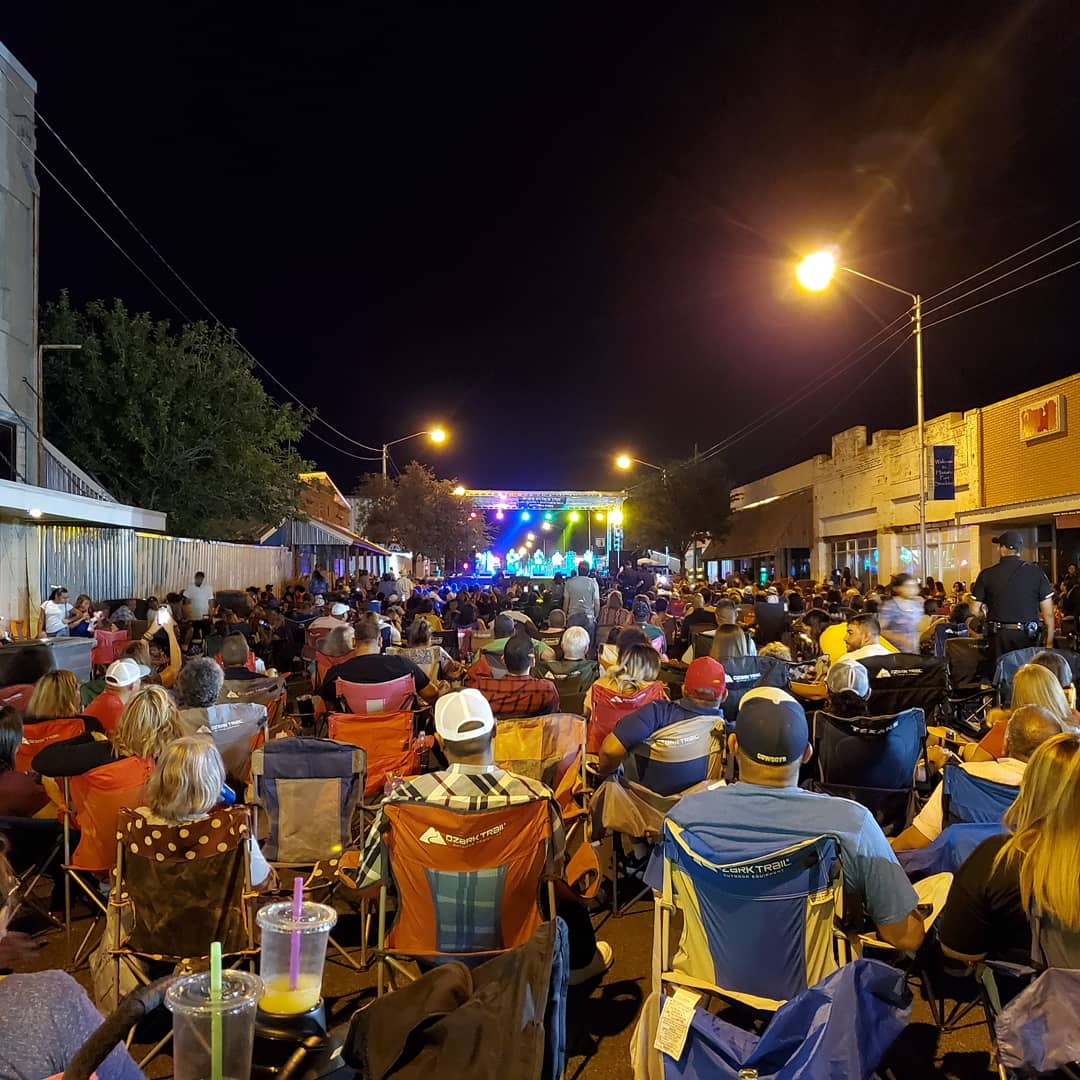 LaFiebreRocks's tweet photo. Thank you Fort Stockton CVB & to ALL THE FANS who joined us at the Main Street Dance! Big love to you all! We had a blast!!! #LaFiebre #ThePrideOfPasadena #MonstersOfTejanoRock #FreddieRecordsArtists #FortStockton #Texas #MainStreetDance https://t.co/N7MRLLoBFN