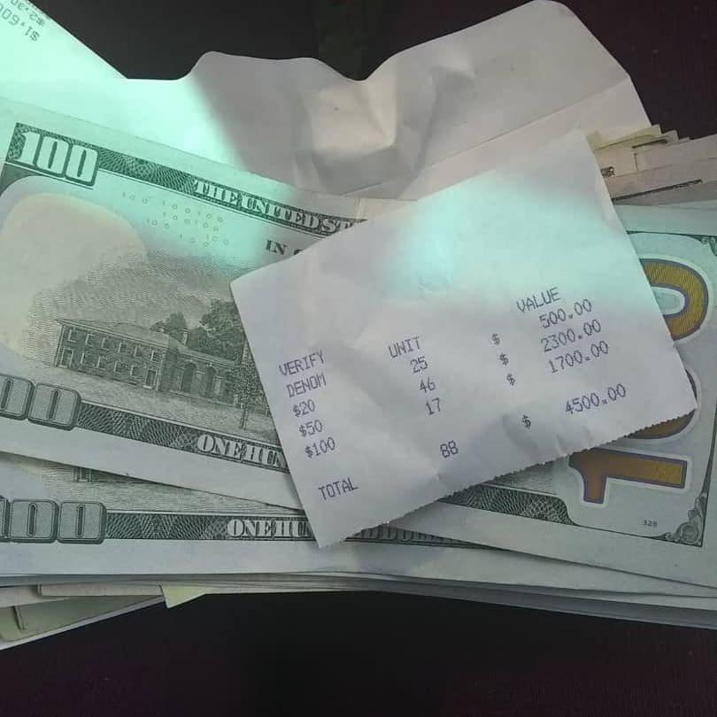 howlin_rob's tweet photo. Should I do a $800 cashapp and  Giveaway??? First 50 people to like and RT this tweet will receive $800 cash app and PayPal. Put cashapp and PayPal below !!!! Must be following me. DM me on whatspp now +15736534178 #Sugarmommy #sugarbabywanted #sugarbabyneeded
#collegestudent https://t.co/y4xtNJGdqb