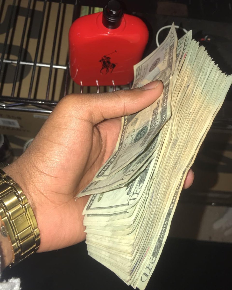 howlin_rob's tweet photo. Should I do a $800 cashapp and  Giveaway??? First 50 people to like and RT this tweet will receive $800 cash app and PayPal. Put cashapp and PayPal below !!!! Must be following me. DM me on whatspp now +15736534178 #Sugarmommy #sugarbabywanted #sugarbabyneeded
#collegestudent https://t.co/y4xtNJGdqb