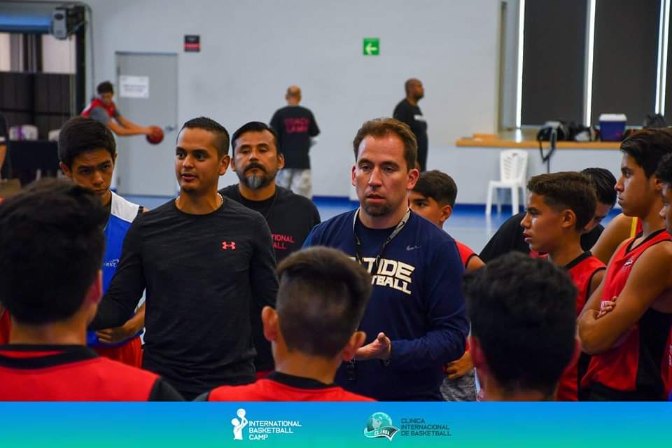 coachgutierrezc's tweet photo. Mexico Camp great to have a chance to work with Coach Nelson #ballneverstop🔥🏀 https://t.co/3zLEqXKSMi