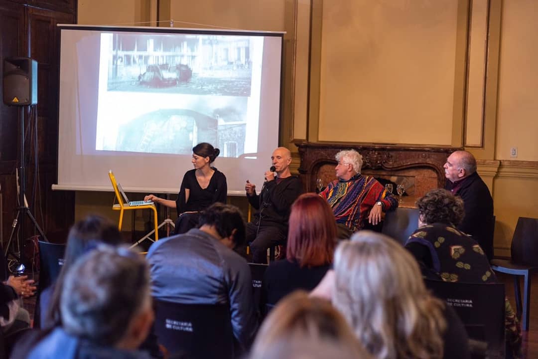 MercadoArteCba's tweet photo. 💬 Pasó por el auditorio #ÁGORA la charla "Arte: lo poético y lo político" #MAC2019

Participaron Marcelo Brodsky (Buenos Aires). RES (Córdoba / Buenos Aires). Fernando Allievi (Córdoba). Con la coordinación de Florencia Giordana Braun. https://t.co/wAzaq7yk9L