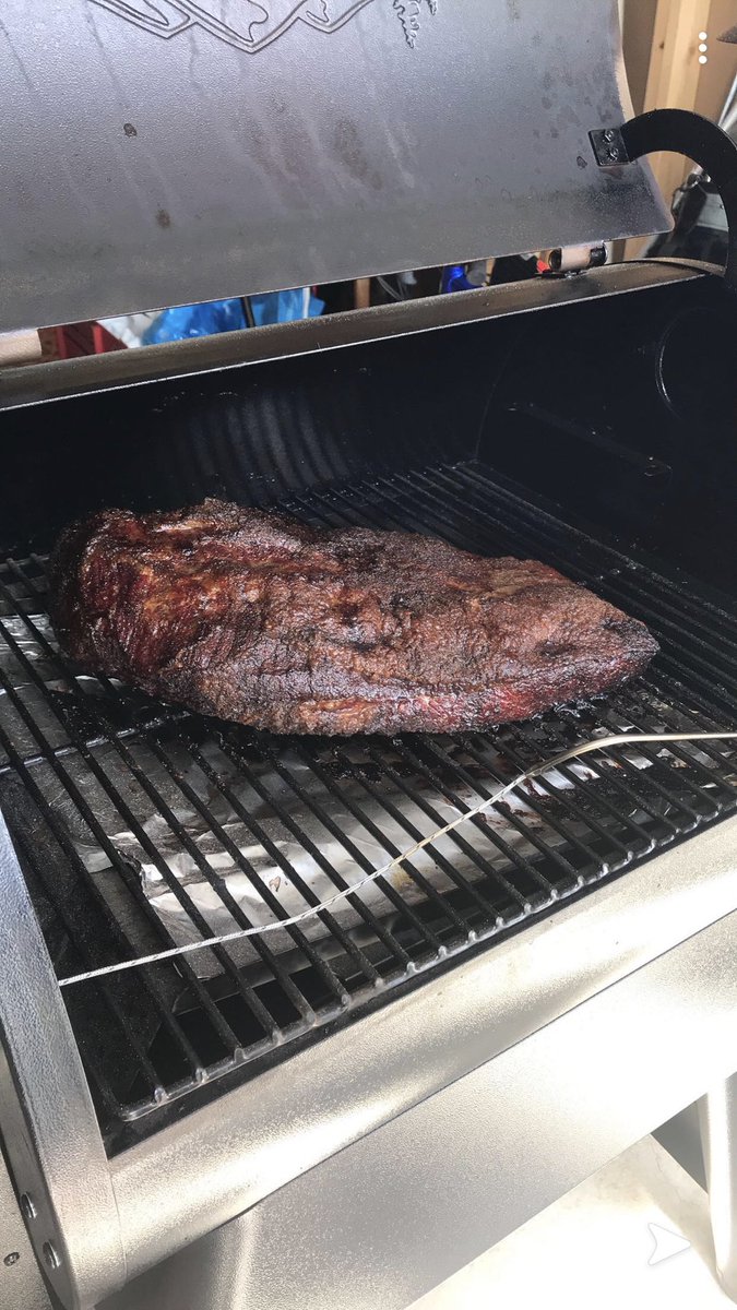 chicrossover1's tweet photo. @ChicagoBrawl fans, this is what we do as we wait for football Sunday’s. Anyone else doing some grilling this weekend? #Bears #grilling https://t.co/94FQr0bU67