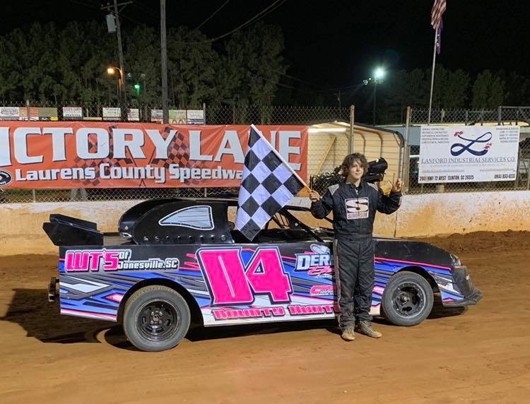 racing_brown's tweet photo. Picked up win number 11 for the season last night @LAURENSSPEEDWAY #dirttrackracing #mytrackmyroots #team04 #hurricanebrown https://t.co/HpkKSN5Izv