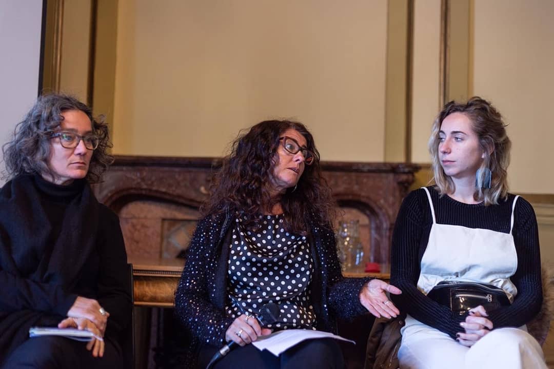 MercadoArteCba's tweet photo. Compartimos la charla "Práctica editorial, fotografía y arte contemporáneo" en #MAC2019 📙

Alejandra González ASUNCIÓN CASA EDITORA (Cba /Buenos Aires). Gabriel Gutiérrez y Tamara Caldera AZETAGUÍA ED (La Plata) Martina Peroza y Tamara Goldenberg FRENTE EDITORIAL ABIERTO (BsAs) https://t.co/DIqwoszfYX