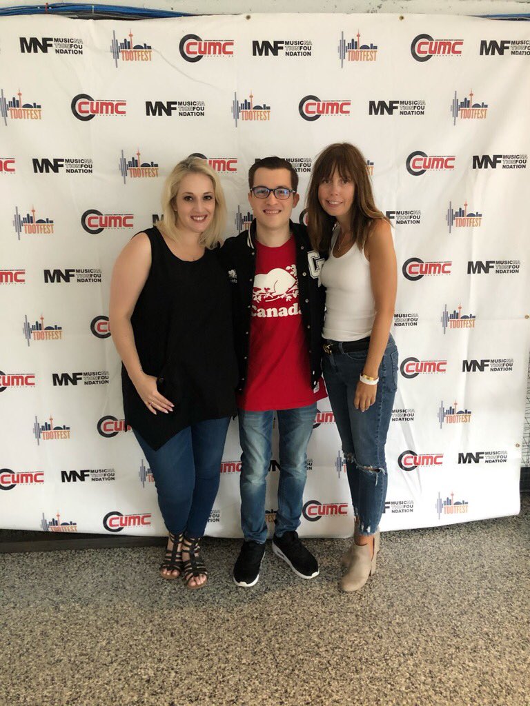 CoreyDixon33's tweet photo. Hanging out with @sashastoltz and @andi_wats76 at @tdotfest πβ€οΈ #TDOTFEST https://t.co/wQpXM0LL4J