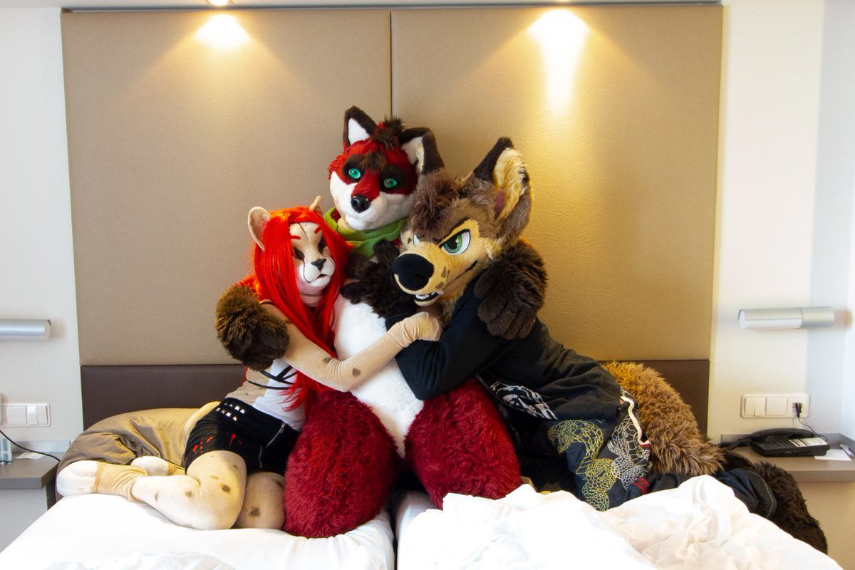 FoxWinger's tweet photo. I had a great time @eurofurence with my dear friends @Mydeggi_Nephtys and @FlippyLion 
Love you both my dear friends. https://t.co/0SXJgpoMCy