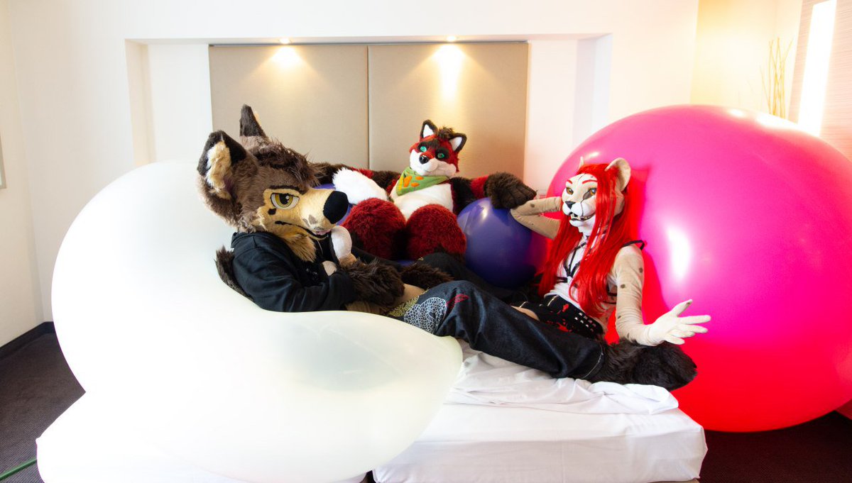 I had a great time <a href="/eurofurence/">Eurofurence</a> with my dear friends <a href="/Mydeggi_Nephtys/">💜𝑀𝓎𝒹𝑒𝑔𝑔𝒾💜</a> and @FlippyLion 
Love you both my dear friends.